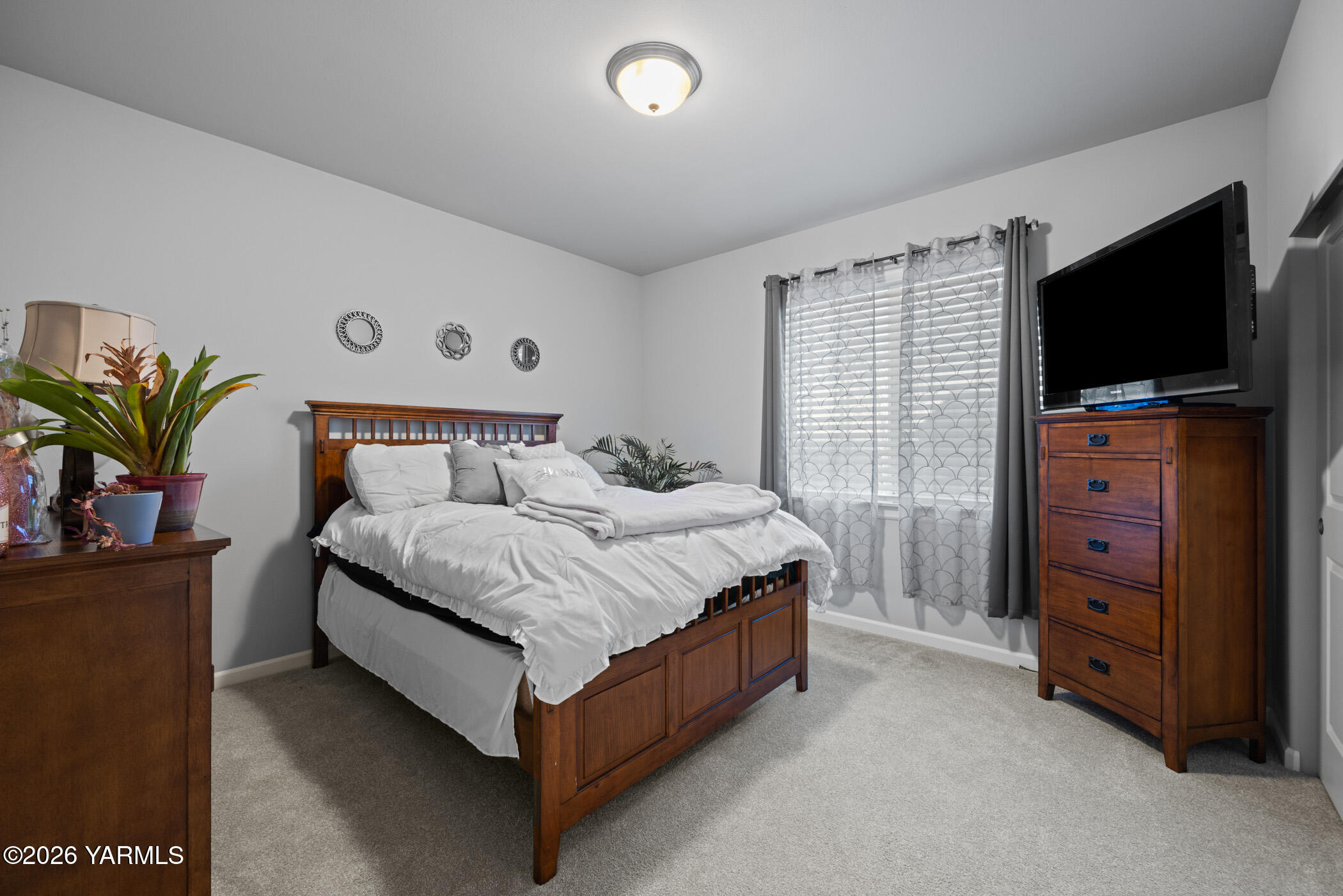 1425 Valhalla Loop Selah, WA 98942 - Photo 19 of 33 a bedroom with a bed and a flat screen television