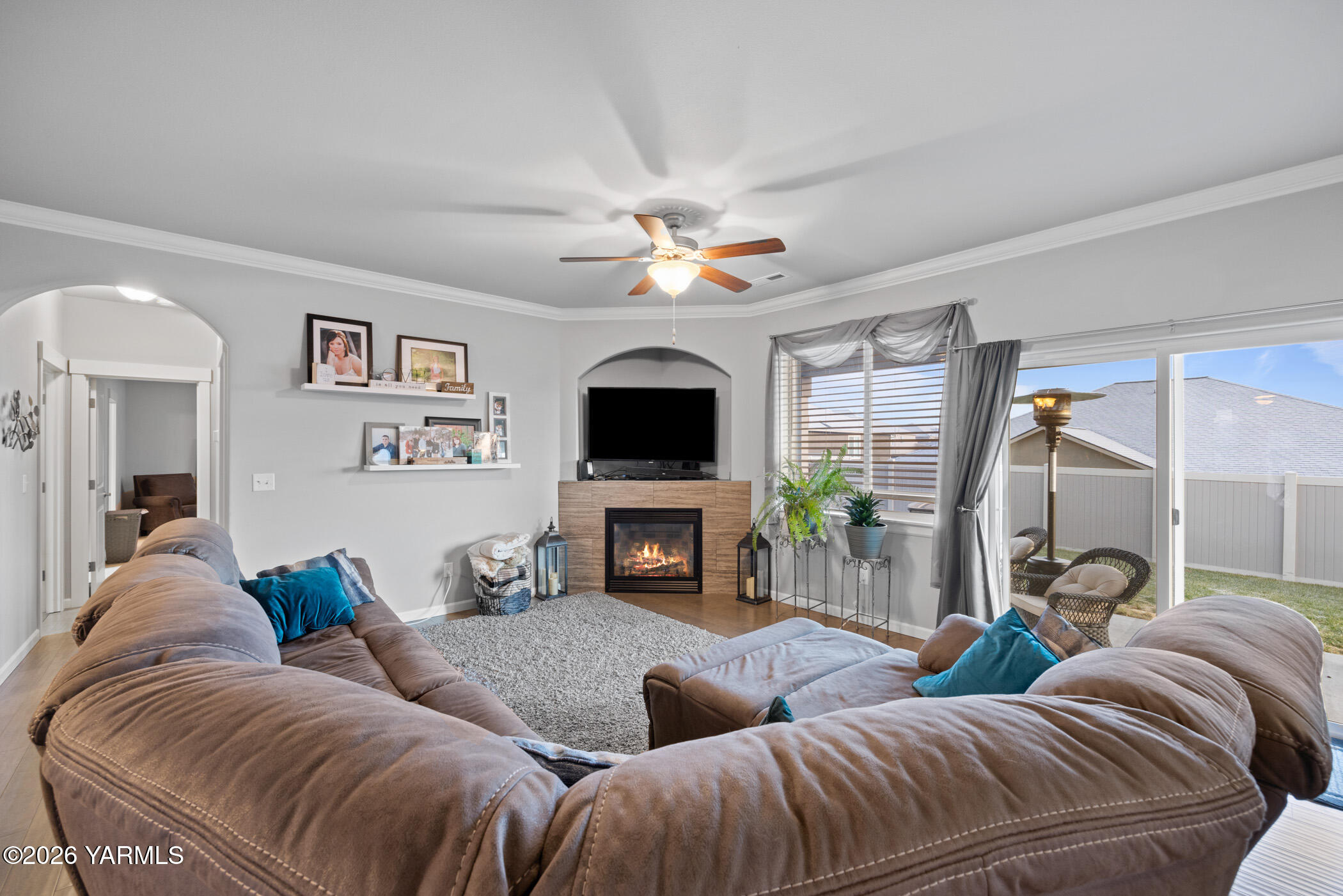 1425 Valhalla Loop Selah, WA 98942 - Photo 20 of 33 LIVING ROOM VIEW 2