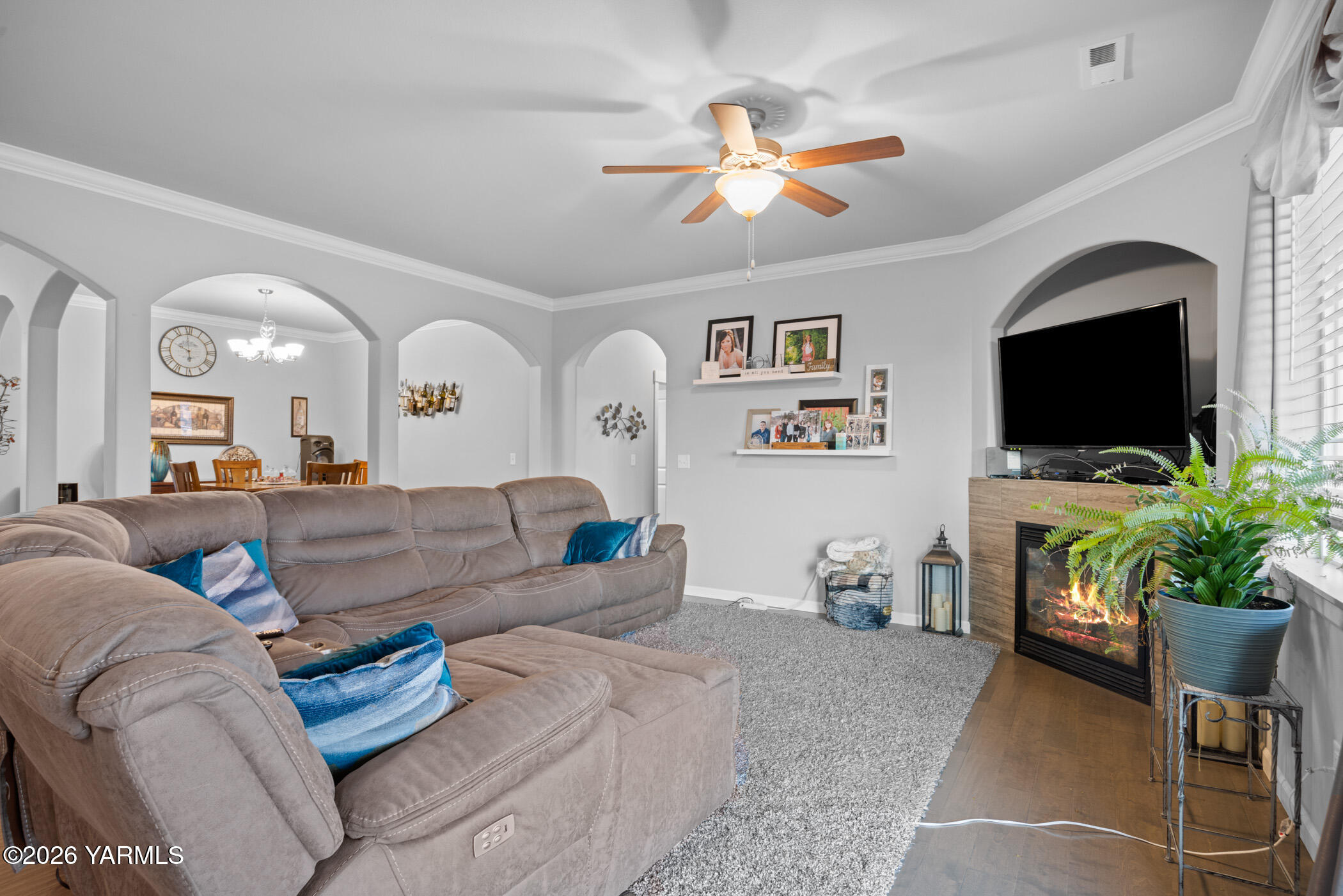 1425 Valhalla Loop Selah, WA 98942 - Photo 21 of 33 LIVING ROOM