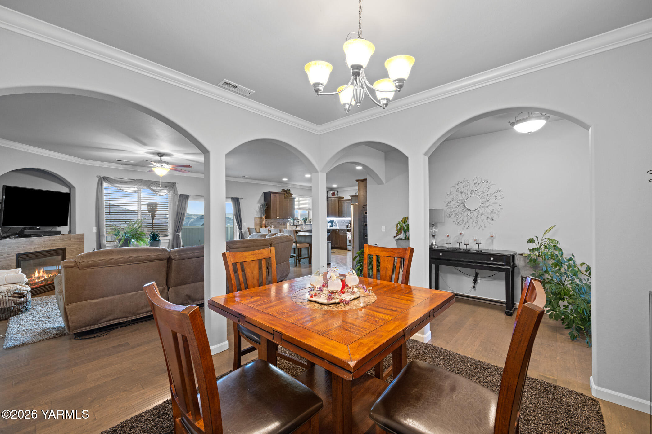 1425 Valhalla Loop Selah, WA 98942 - Photo 29 of 33 DINING-LR