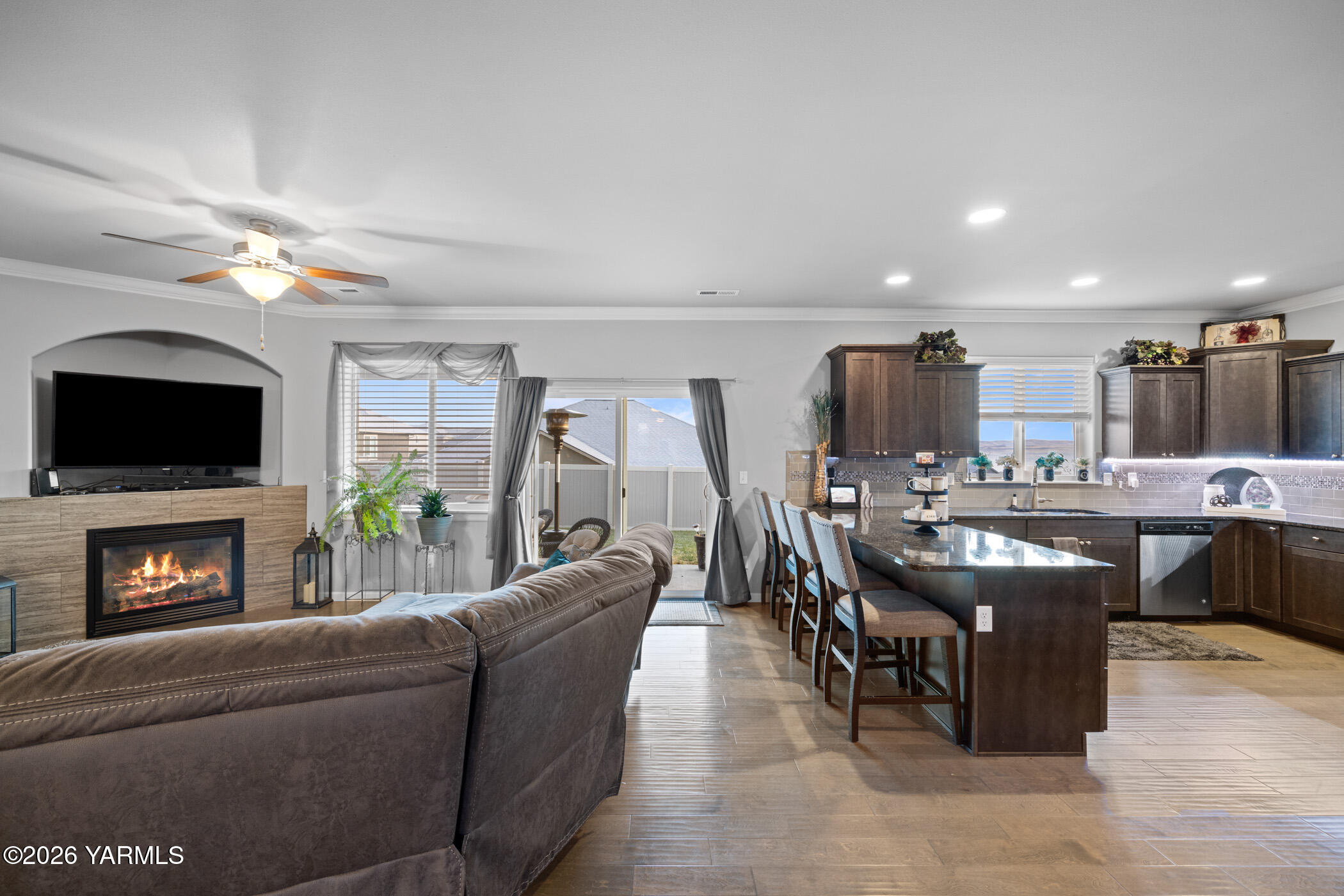 1425 Valhalla Loop Selah, WA 98942 - Photo 30 of 33 LIVING-KITCHEN