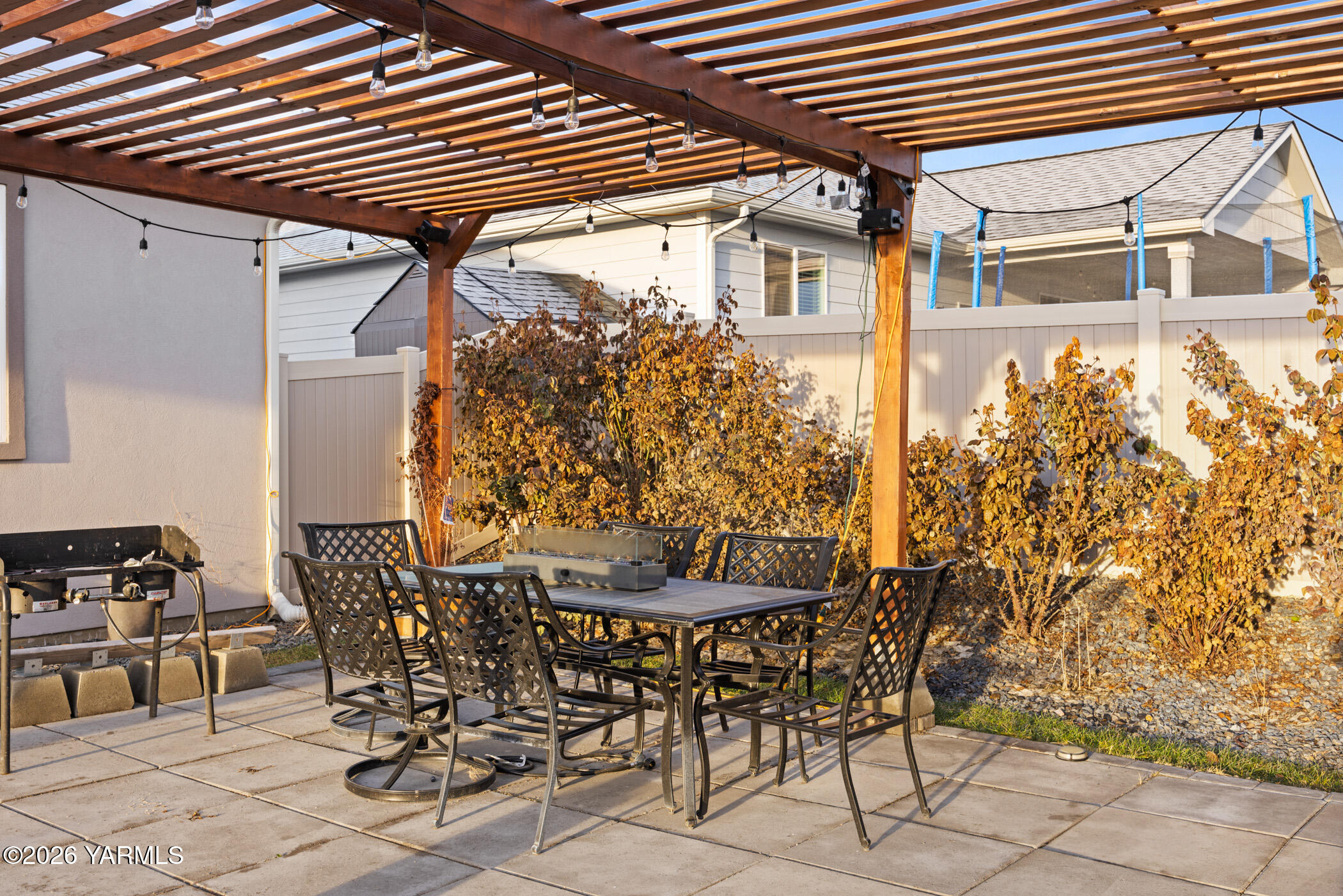 1425 Valhalla Loop Selah, WA 98942 - Photo 3 of 33 BACK PATIO