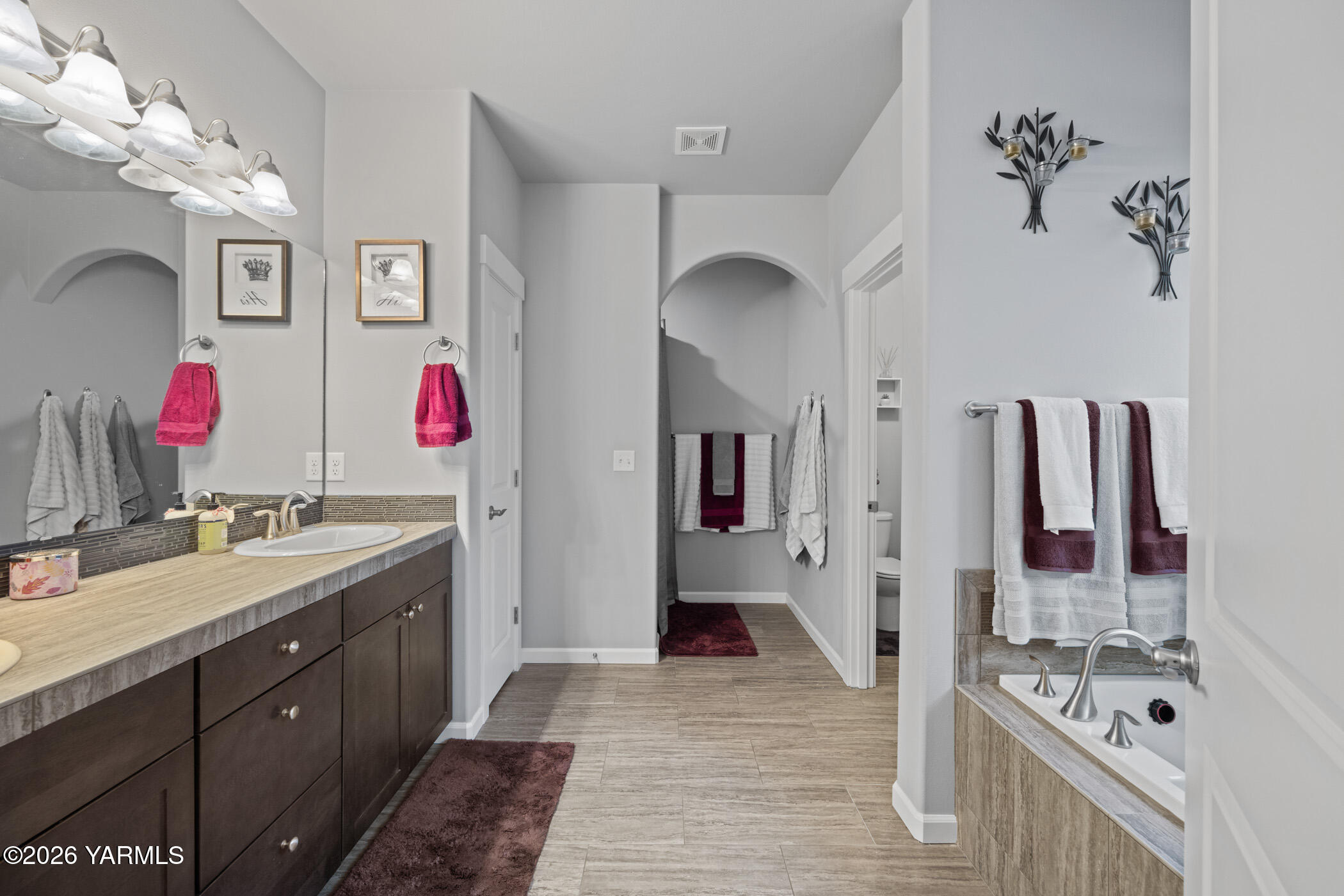 1425 Valhalla Loop Selah, WA 98942 - Photo 6 of 33 2ND BATHROOM VIEW 1