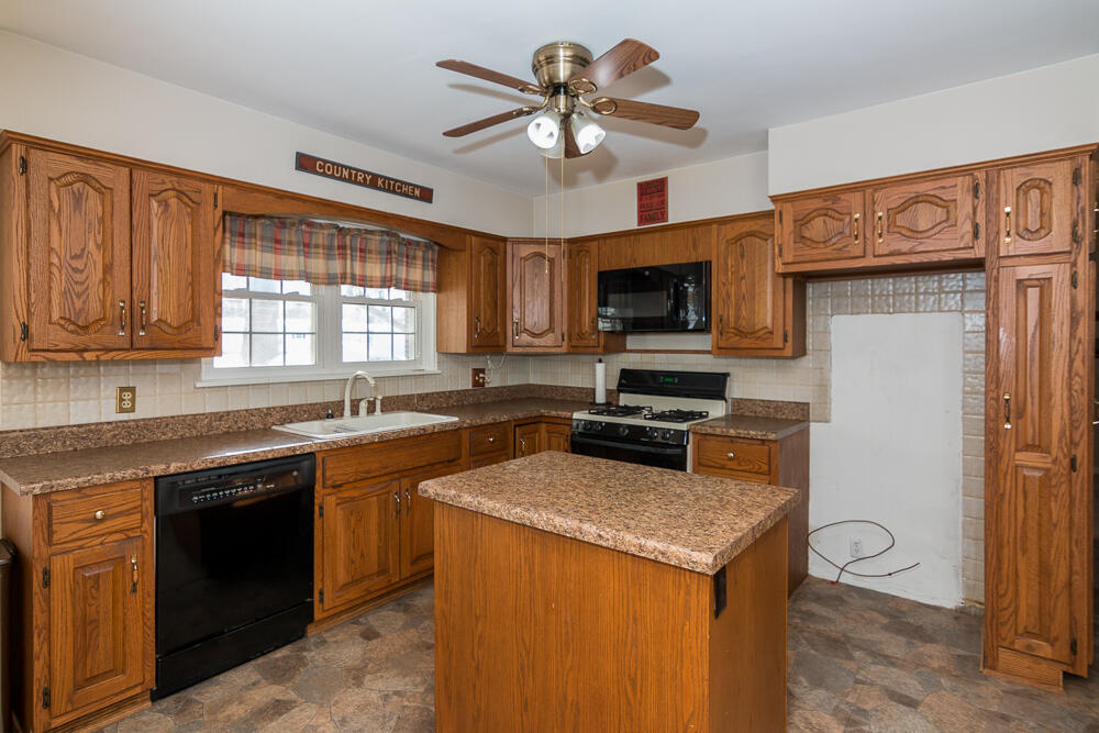 207 Cedar Street Decatur, MI 49045 - Photo 14 of 51 Kita
