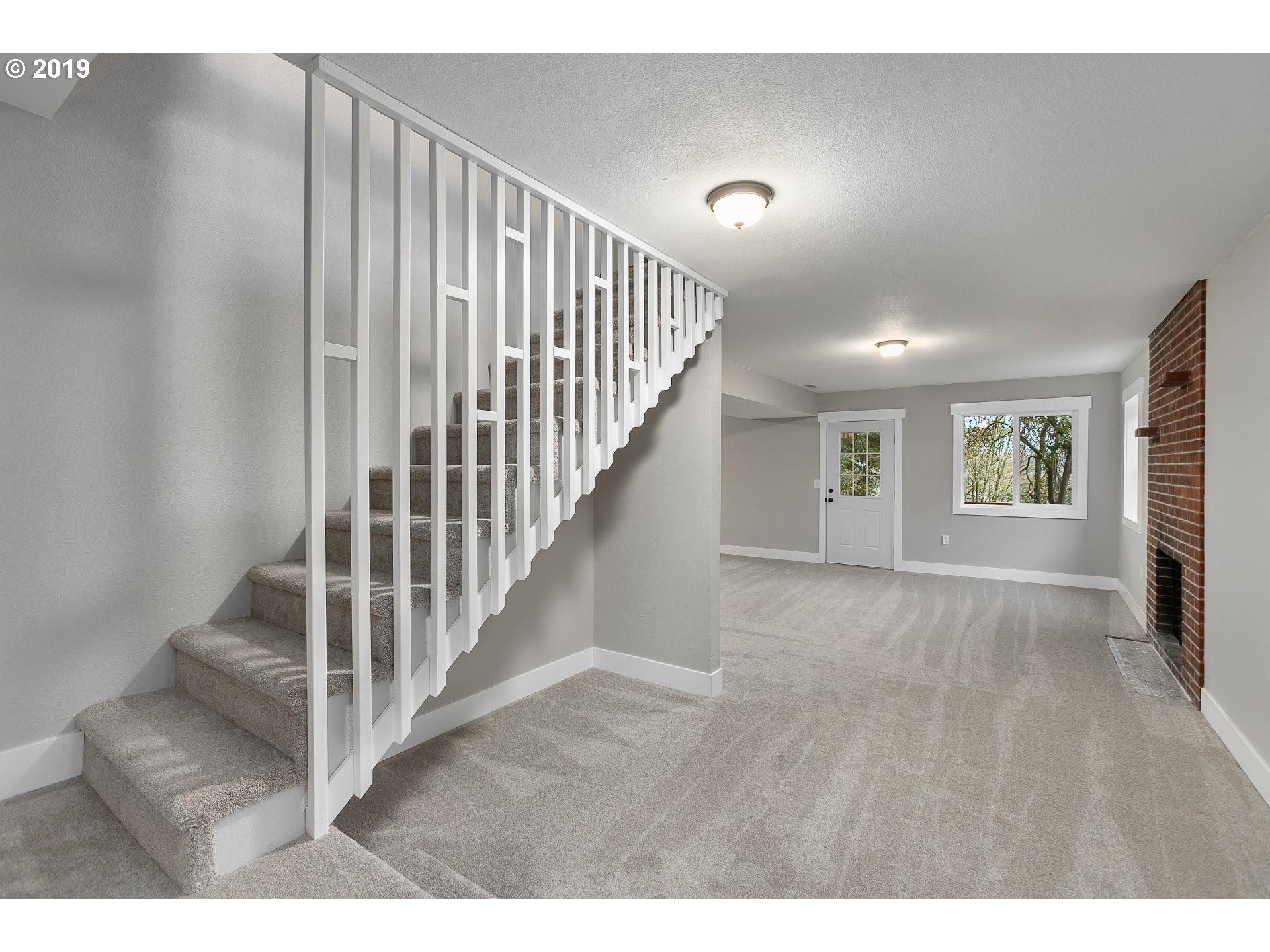 1724 Southwest Troy Street Portland, OR 97219 - Photo 17 of 24 Gallery Image 17