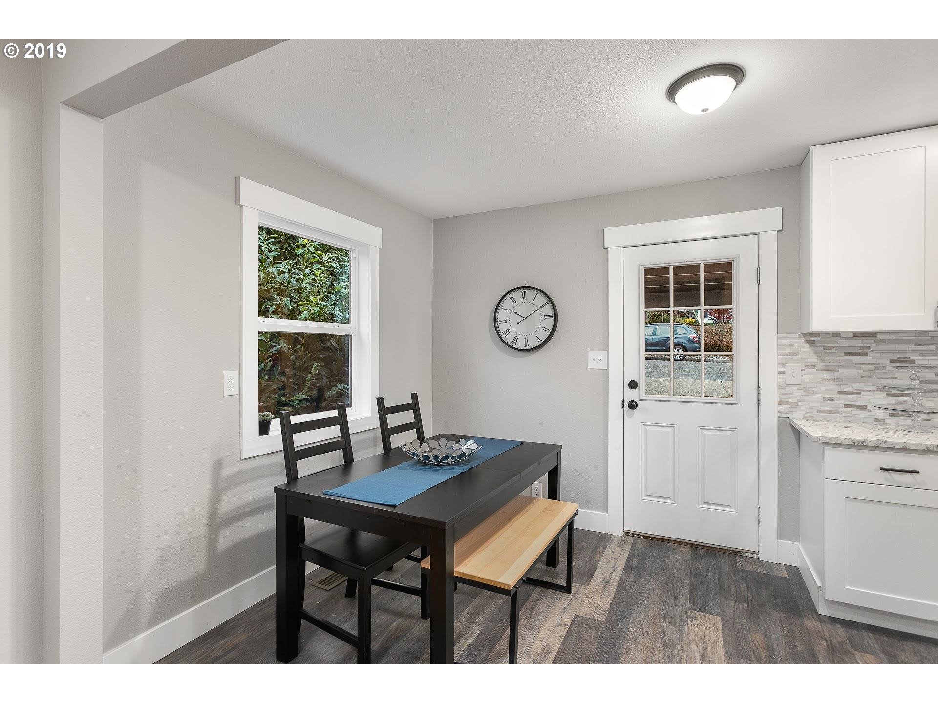 1724 Southwest Troy Street Portland, OR 97219 - Photo 8 of 24 Gallery Image 8