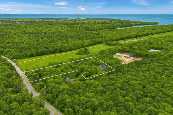 $3,100,000 | 114 Meetinghouse Way, Edgartown, MA 02539