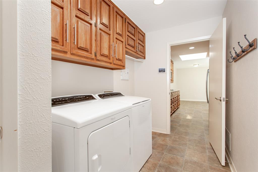 6807 Anglebluff Circle Dallas, TX 75248 - Photo 17 of 28 a utility room with dryer and washer