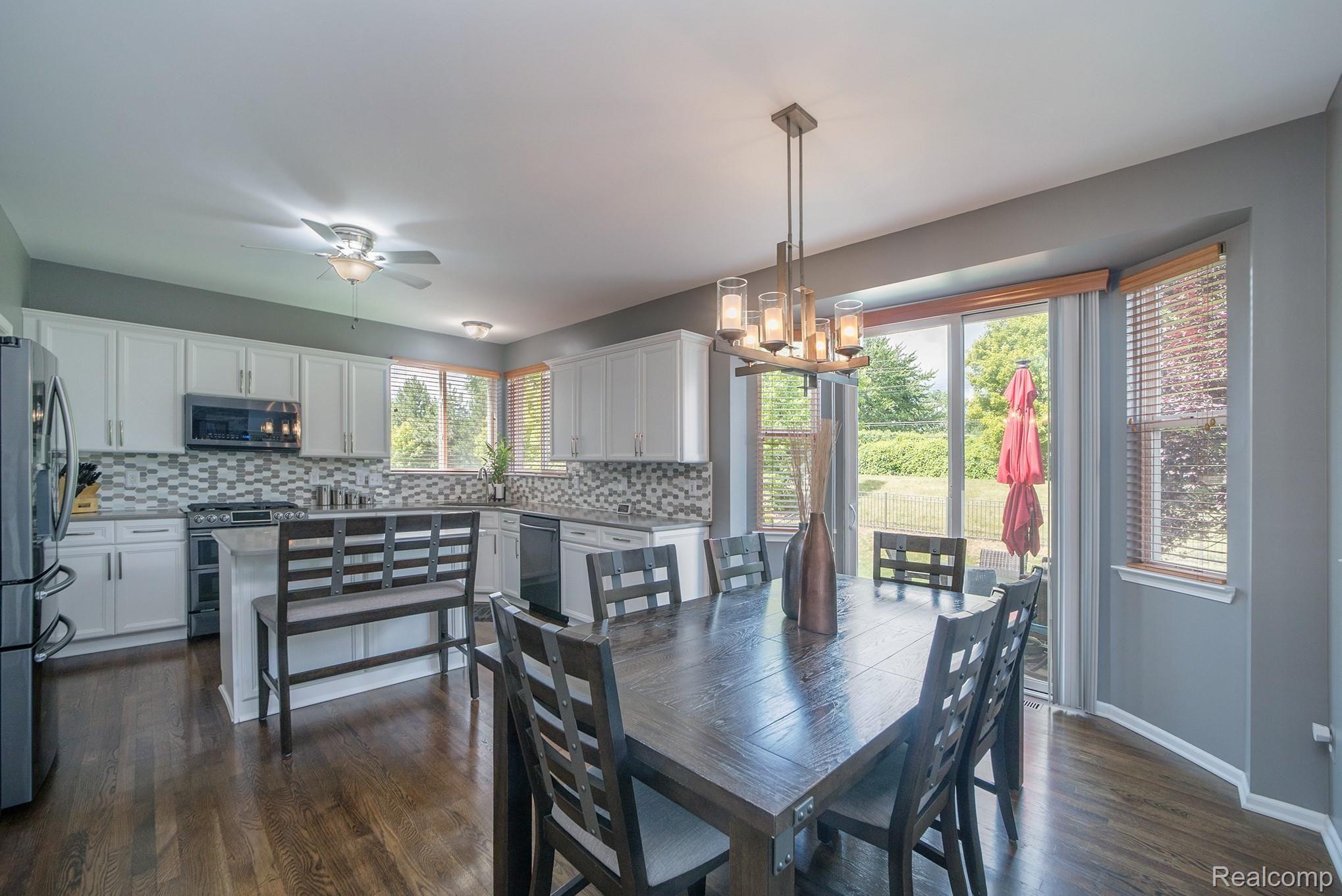 30753 Bradmore Road Warren, MI 48092 - Photo 5 of 38 Completely updated kitchen.jpg
