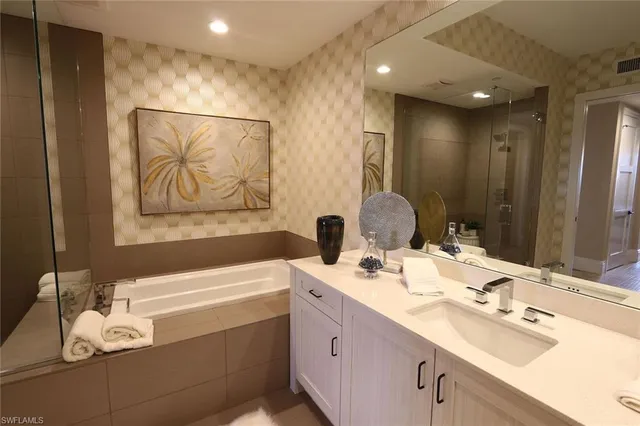 $9,000 | 1135 3rd Avenue South, Unit 517, Naples, FL 34102