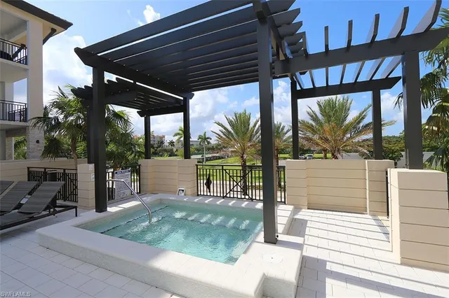 $9,000 | 1135 3rd Avenue South, Unit 517, Naples, FL 34102