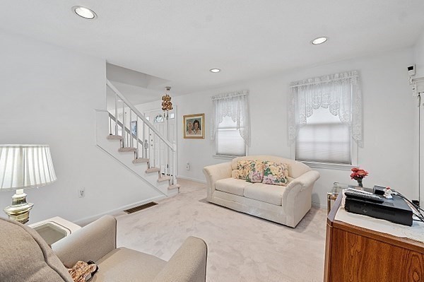 44 Hampshire Road Peabody, MA 01960 - Photo 6 of 40 Gallery Image 6