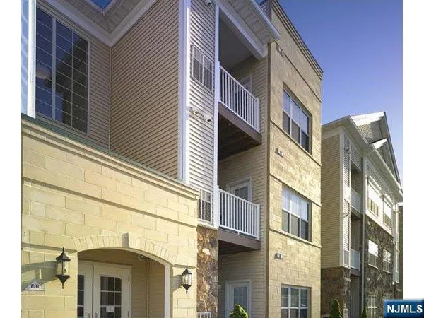 $2,450 | 10 Sampson Street, Saddle Brook, NJ 07663