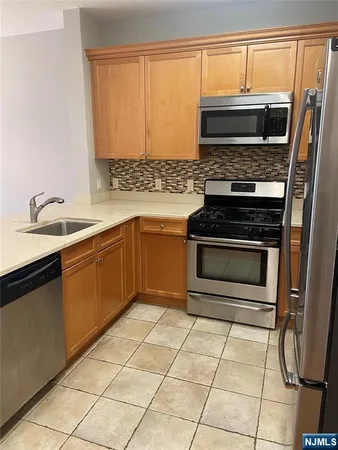 $2,450 | 10 Sampson Street, Saddle Brook, NJ 07663