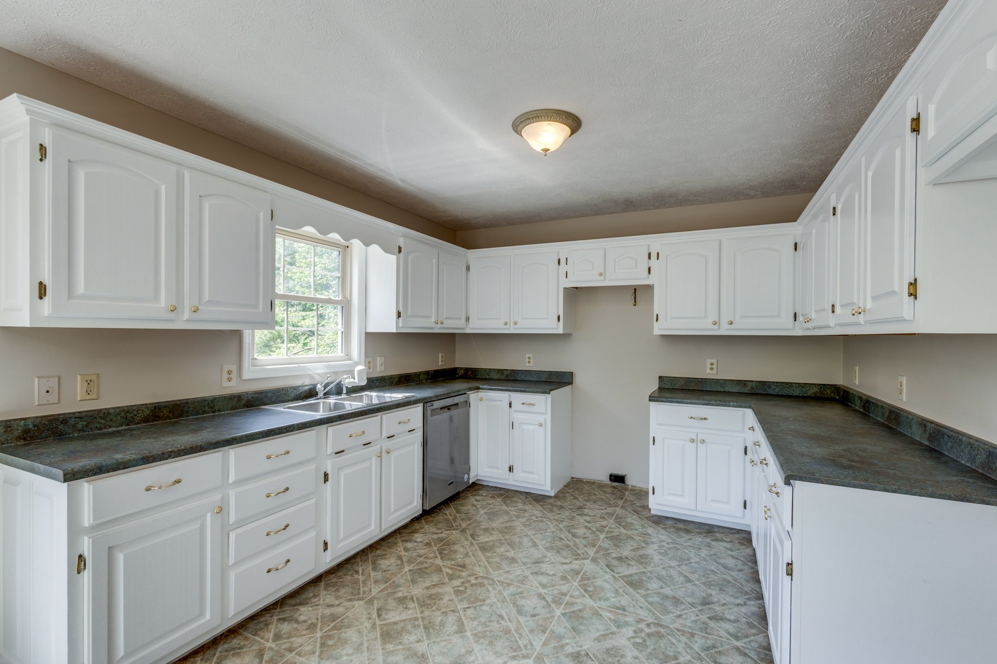 424 Charles McClearen Road Hohenwald, TN 38462 - Photo 12 of 80