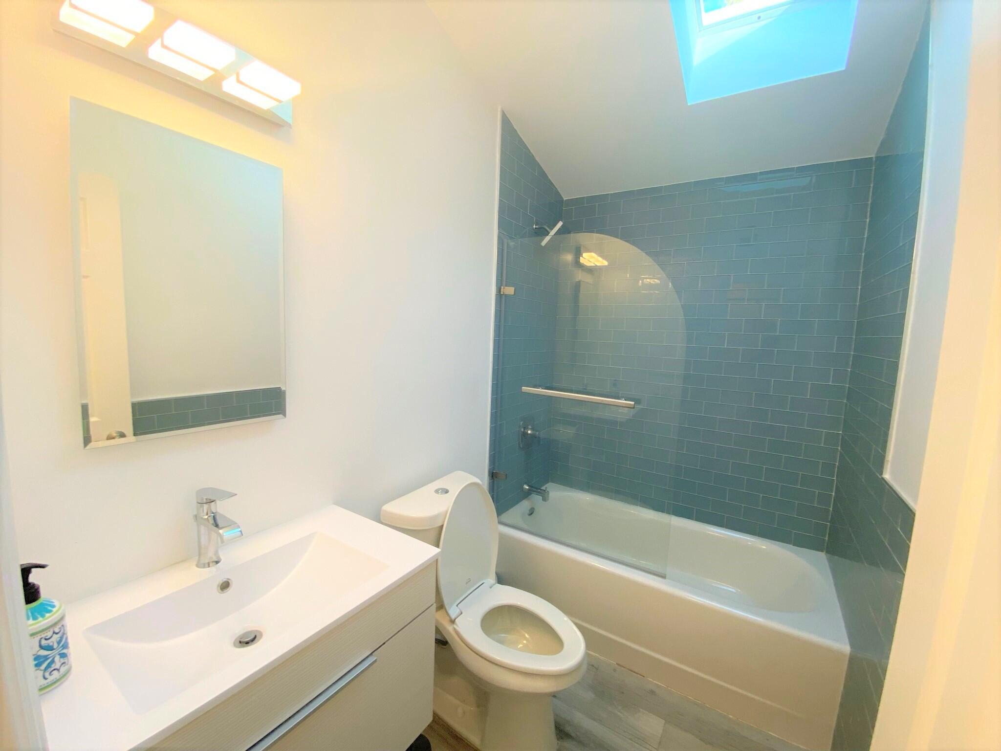 27035 Dolphin Road Summerland Key, FL 33042 - Photo 8 of 15 27035 Dolphin bathroom full