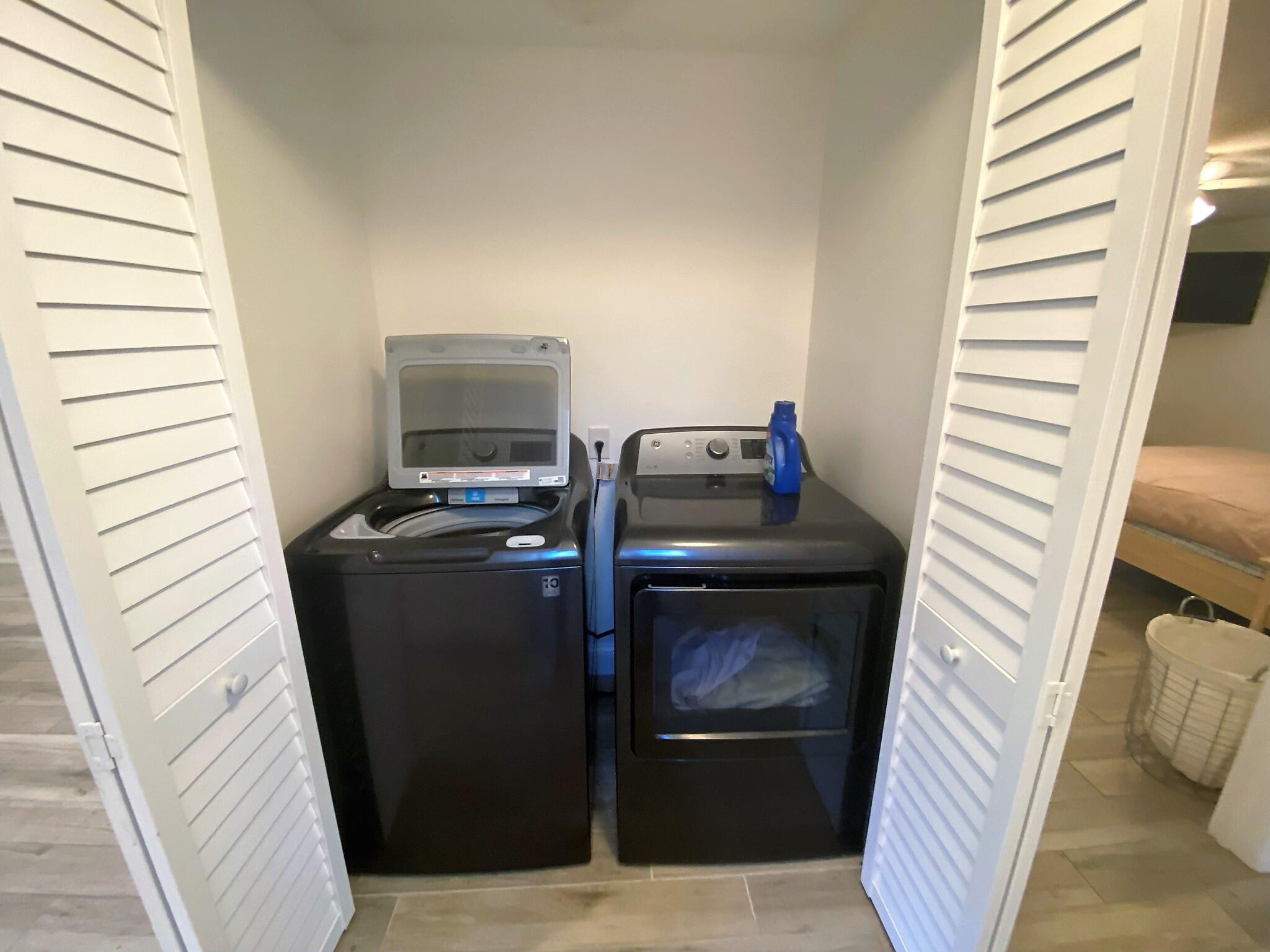 27035 Dolphin Road Summerland Key, FL 33042 - Photo 10 of 15 27035 Dolphin Washer Dryer