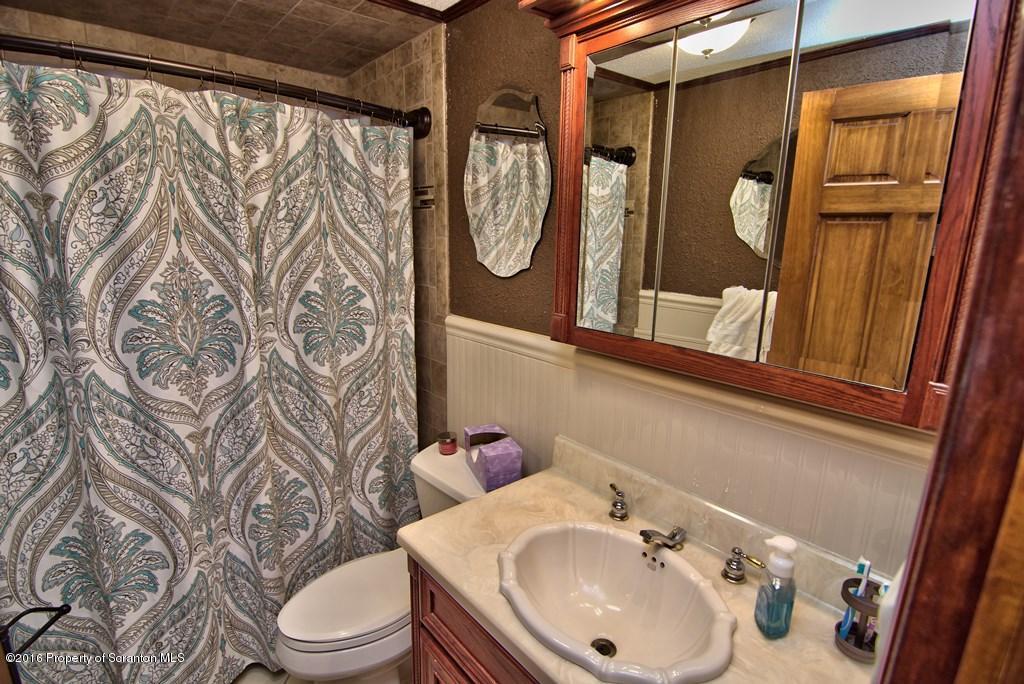 36 Rushbrook Road Jermyn, PA 18433 - Photo 16 of 23 Hall Bath View 1