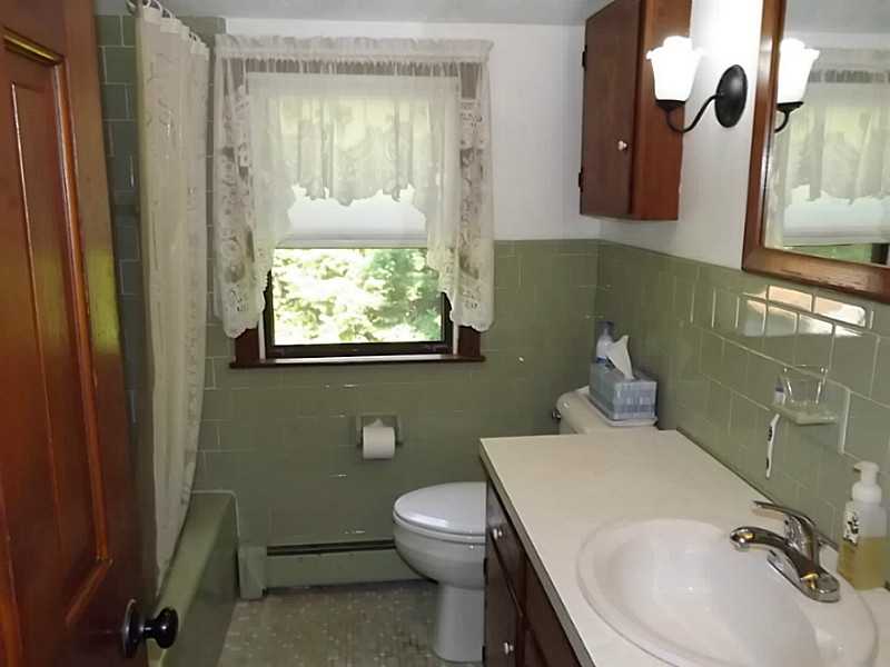 133 Stone Dam Road Glocester, RI 02857 - Photo 18 of 24 Bathroom.