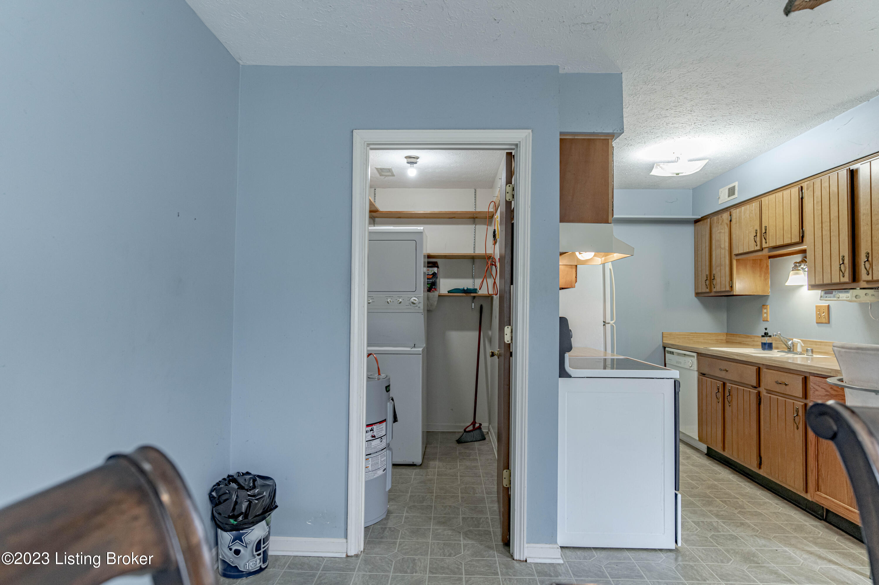3033 Fordhaven Road Louisville, KY 40214 - Photo 13 of 49 DSC05266