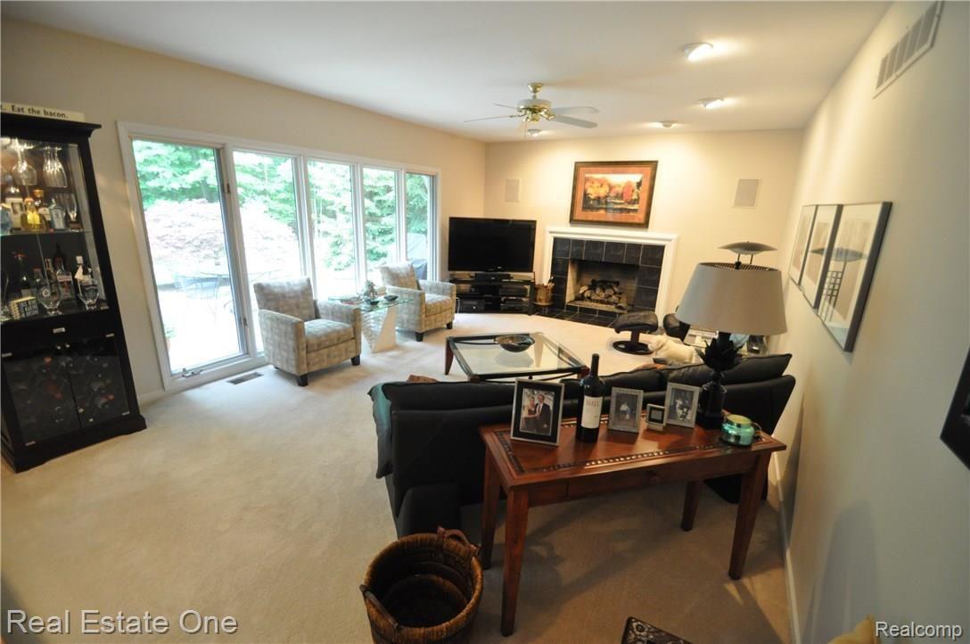 3308 Fulham Drive Rochester, MI 48309 - Photo 11 of 38 11.JPG