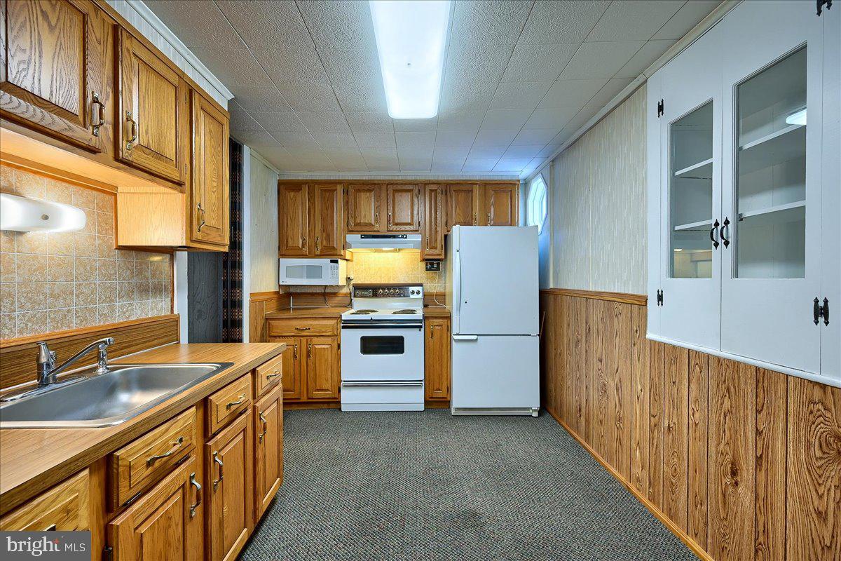 39 North Reamstown Road Reamstown, PA 17567 - Photo 18 of 32 Nice Counter space