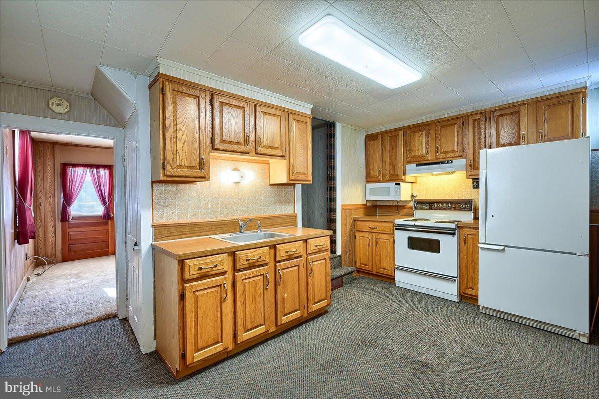 39 North Reamstown Road Reamstown, PA 17567 - Photo 3 of 32 Kitchen