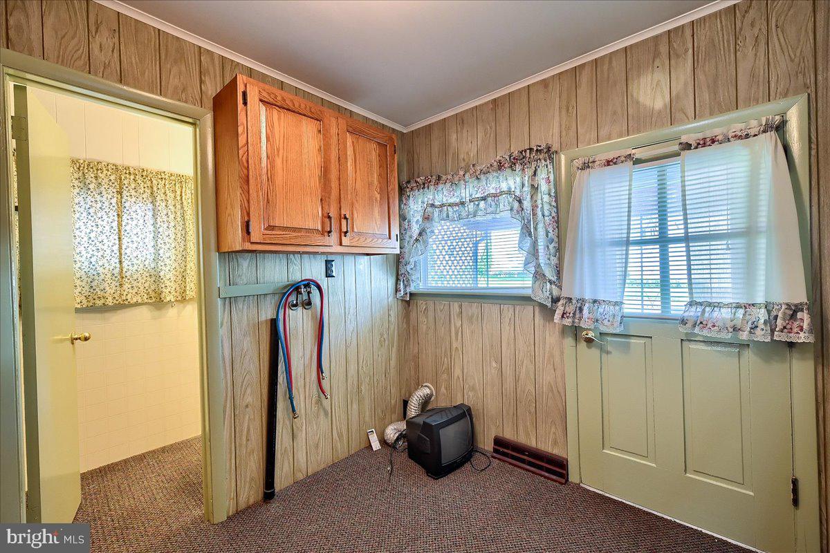 39 North Reamstown Road Reamstown, PA 17567 - Photo 4 of 32 Laundry/Mud Room