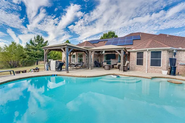 $550,000 | 300 Springfield Lane, Red Oak, TX 75165