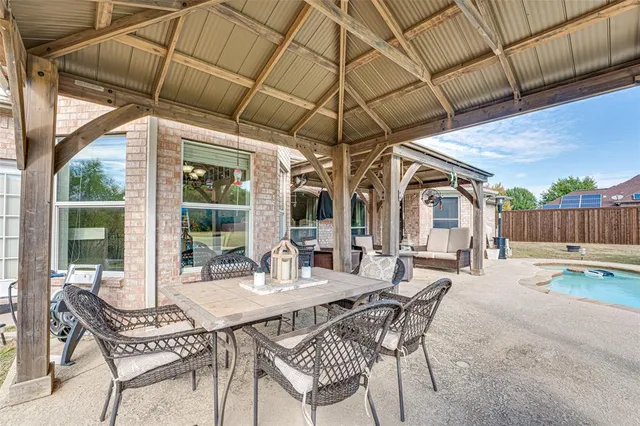 $550,000 | 300 Springfield Lane, Red Oak, TX 75165