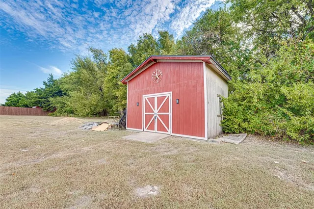 $550,000 | 300 Springfield Lane, Red Oak, TX 75165