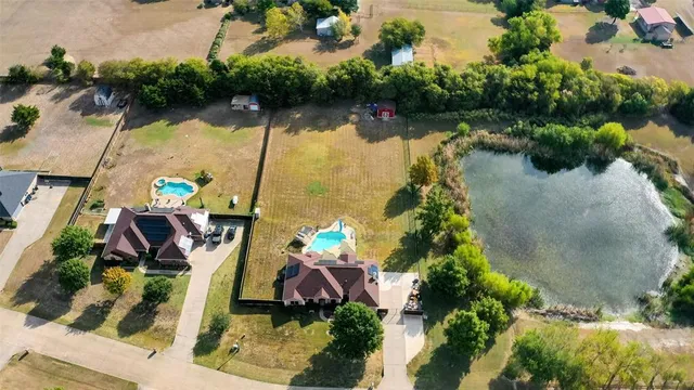 $550,000 | 300 Springfield Lane, Red Oak, TX 75165