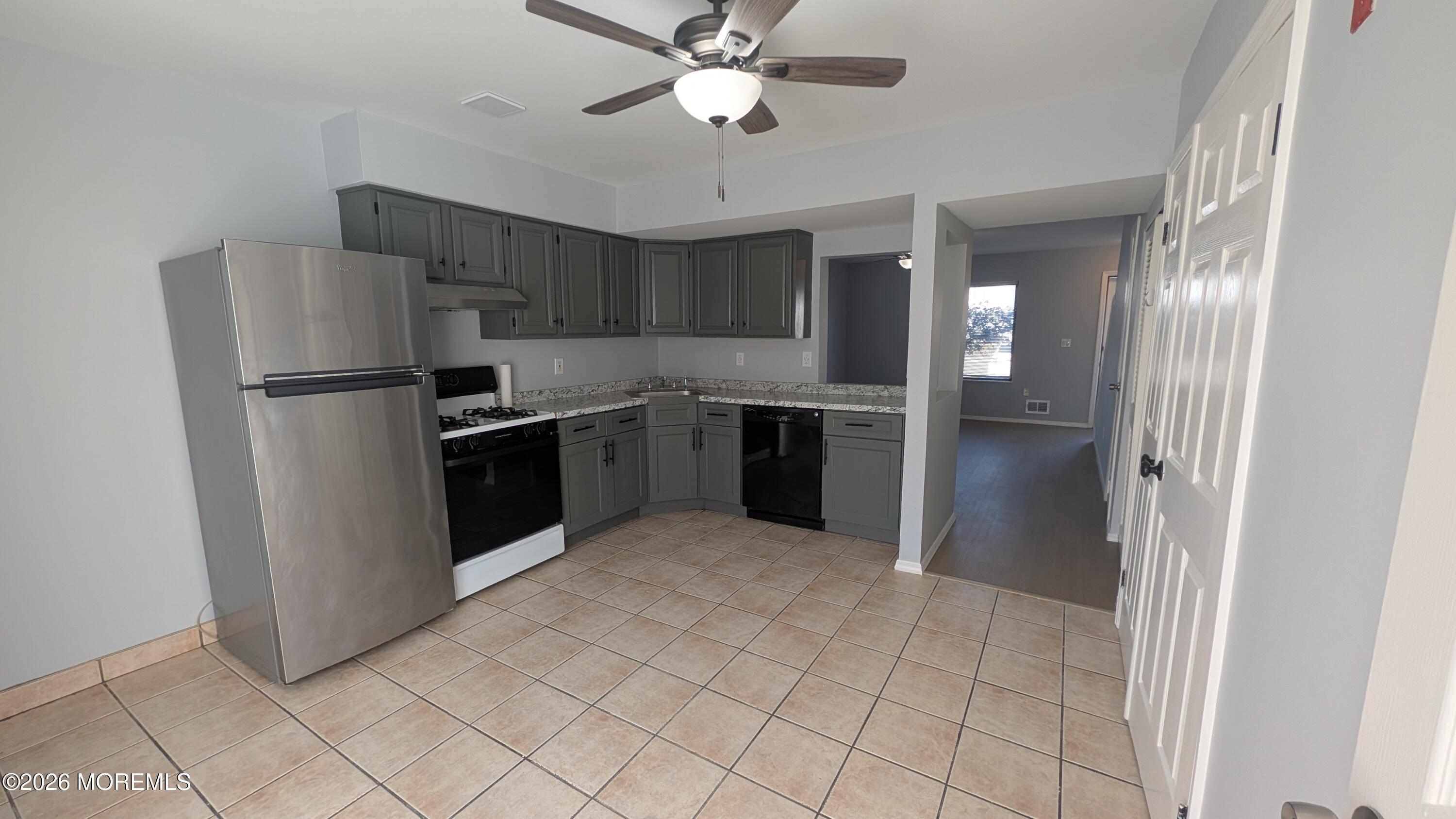 36 Creek Road, Unit 276 Brick, NJ 08724 - Photo 10 of 27 Refreshed Kitchen