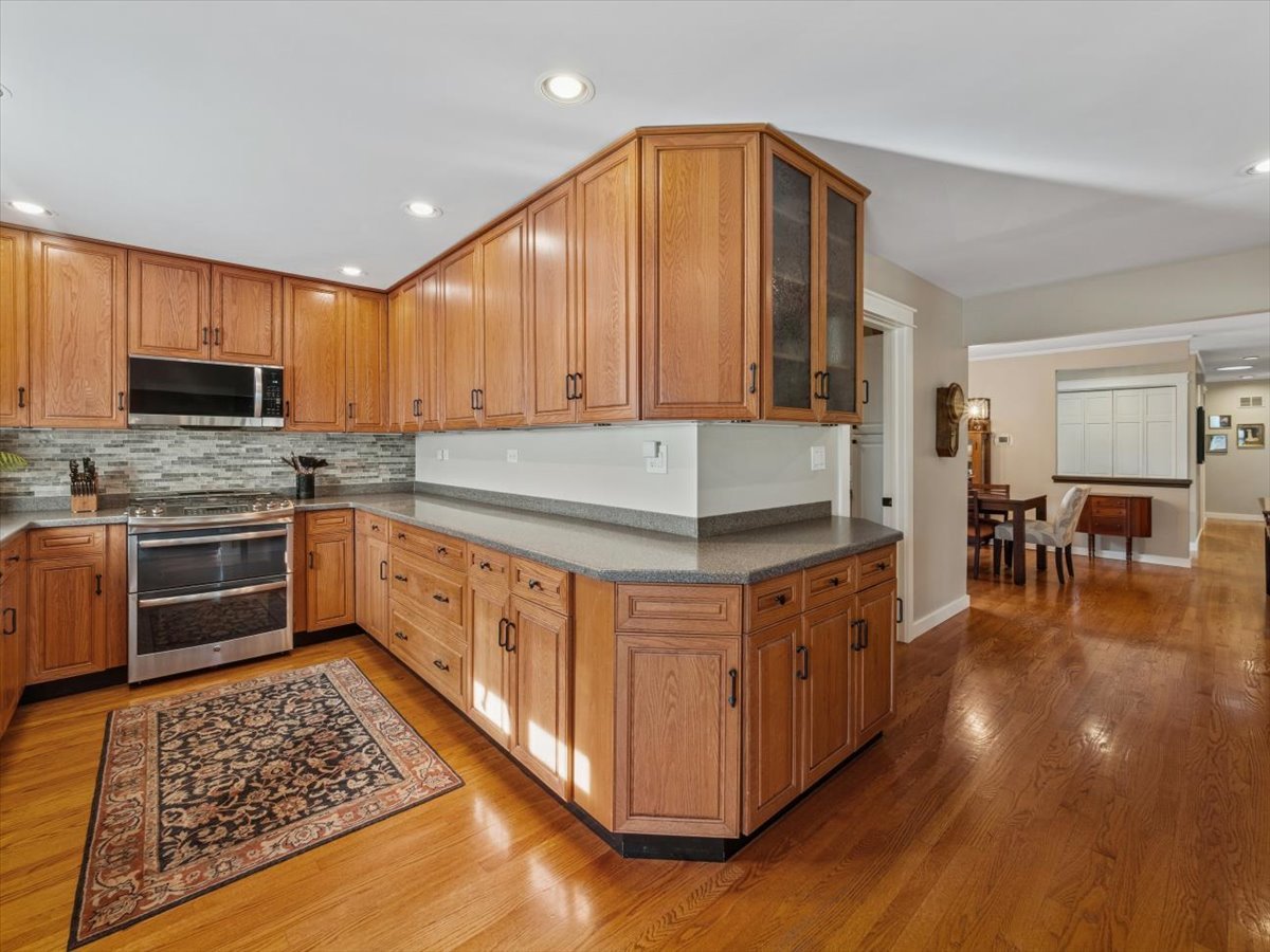 20205 Lea Road Deer Park, IL 60010 - Photo 3 of 29 Gallery Image 3