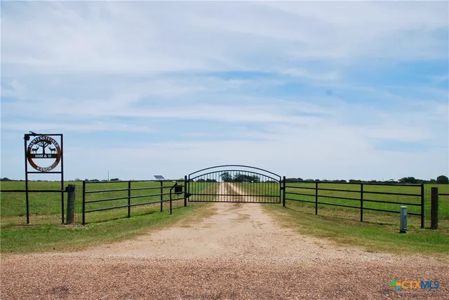 $795,000 | 2745 Holub Road, Schulenburg, TX 78956