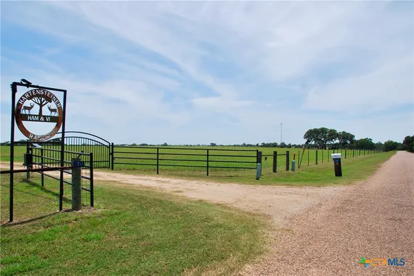 $795,000 | 2745 Holub Road, Schulenburg, TX 78956
