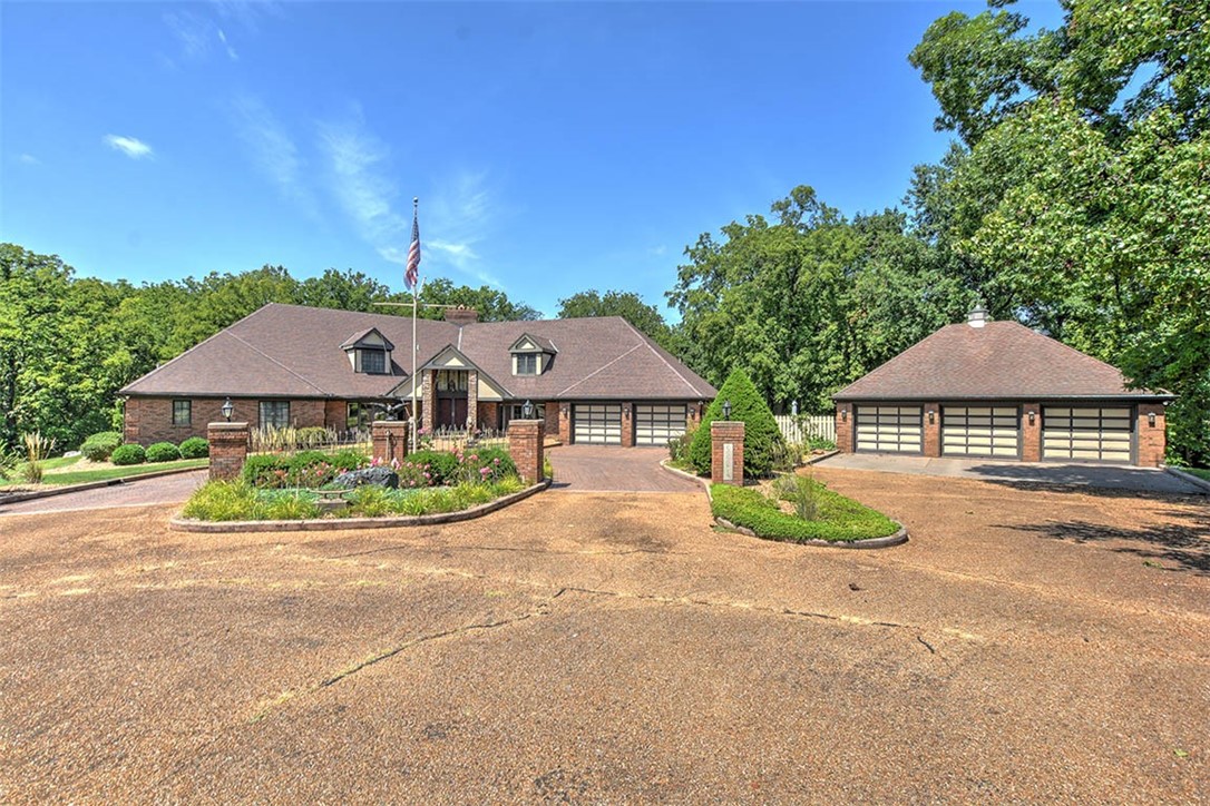 4890 Rustic Lane Decatur, IL 62521 - Photo 2 of 45 Gallery Image 2