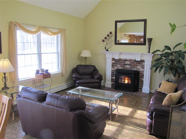 52 Ridgewood Road Worcester, MA 01606 - Photo 6 of 16 Gallery Image 6