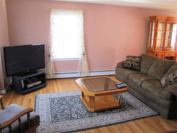 52 Ridgewood Road Worcester, MA 01606 - Photo 8 of 16 Gallery Image 8
