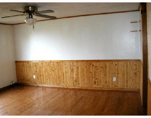 4801 County Line Road New Castle, PA 16101 - Photo 4 of 4 Living Room.
