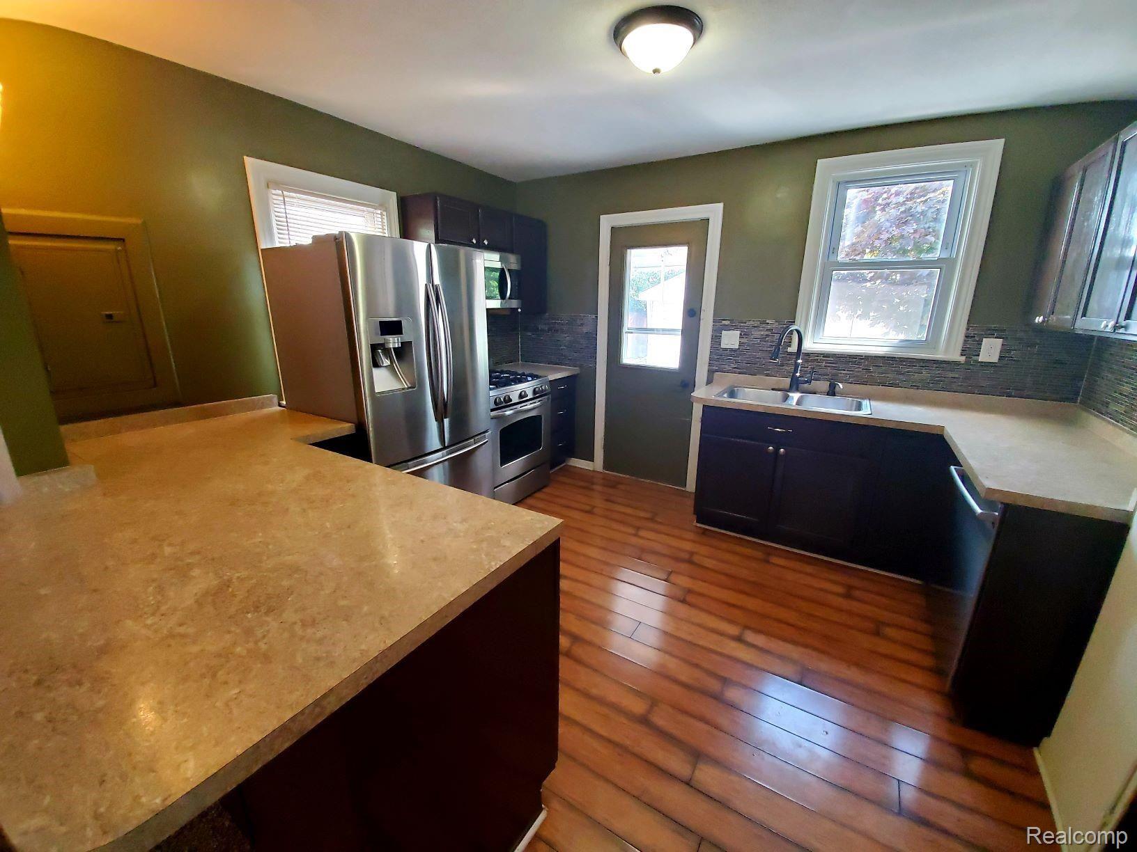 24485 West Road Flat Rock, MI 48134 - Photo 5 of 21 5.jpg