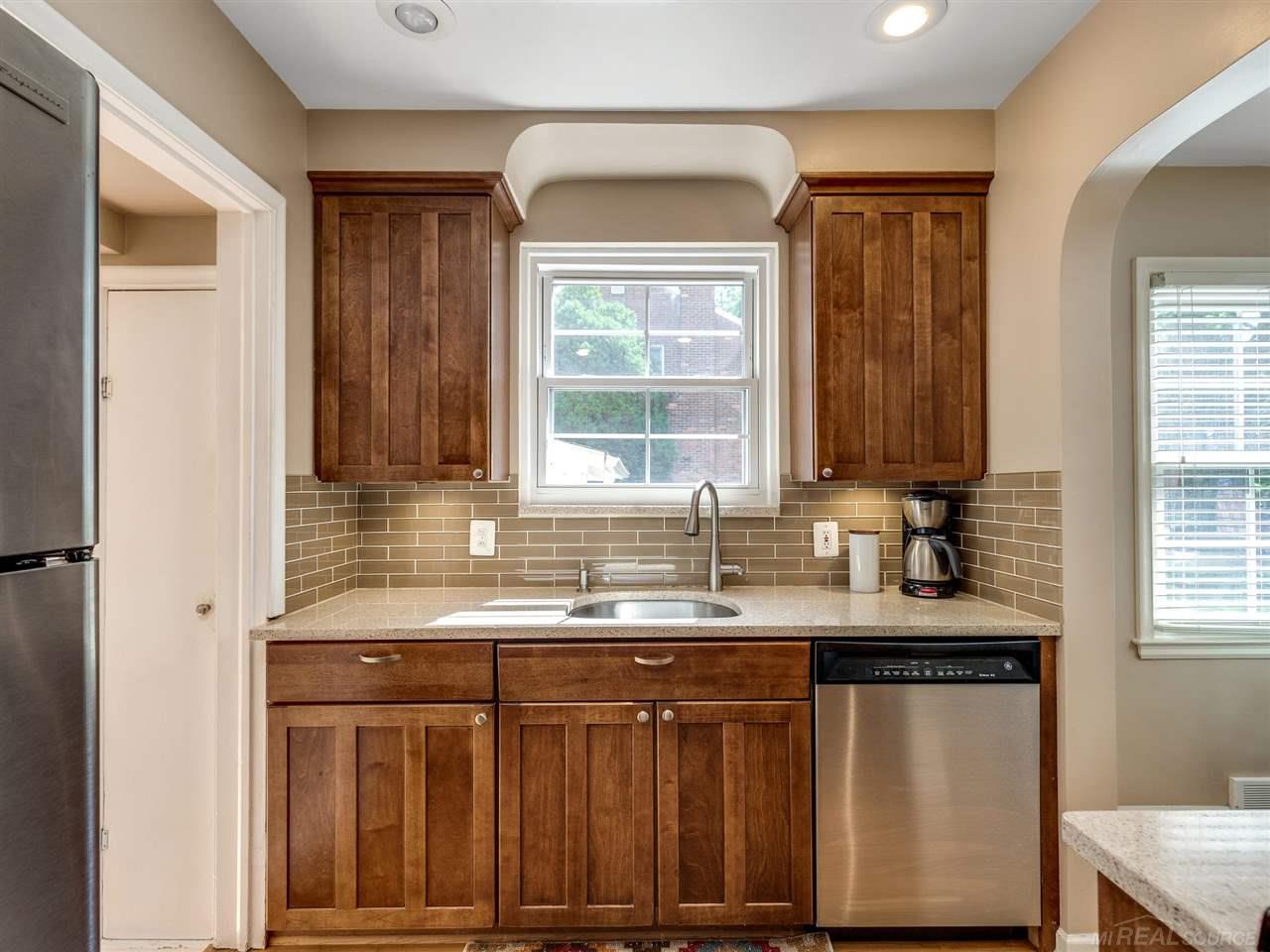 262 Ridgemont Road Grosse Pointe Farms, MI 48236 - Photo 4 of 25