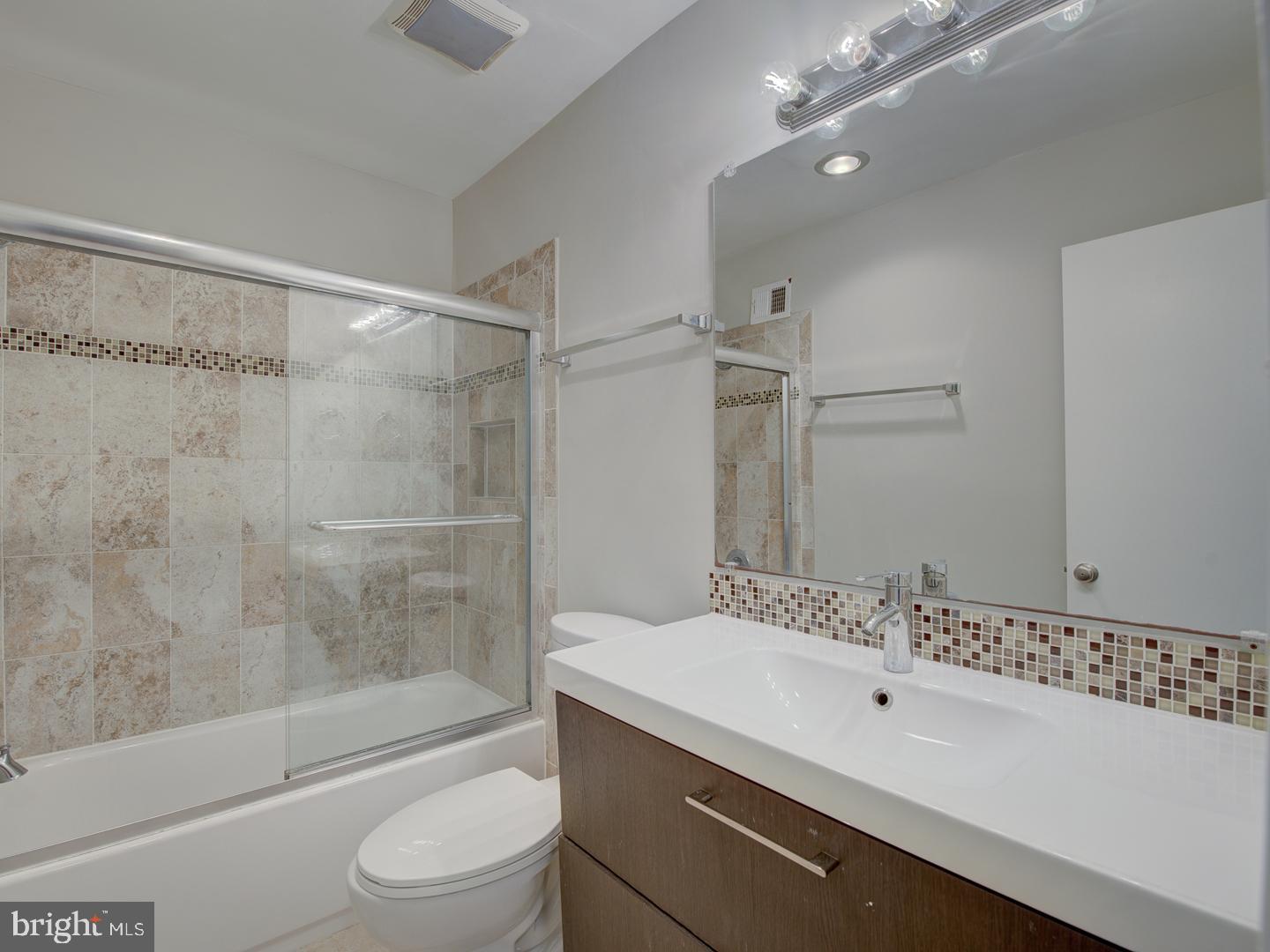 1737 Cy Court Vienna, VA 22182 - Photo 22 of 61