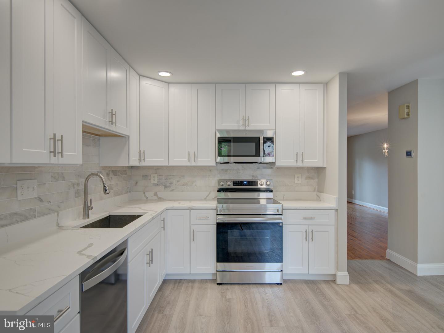 1737 Cy Court Vienna, VA 22182 - Photo 10 of 61