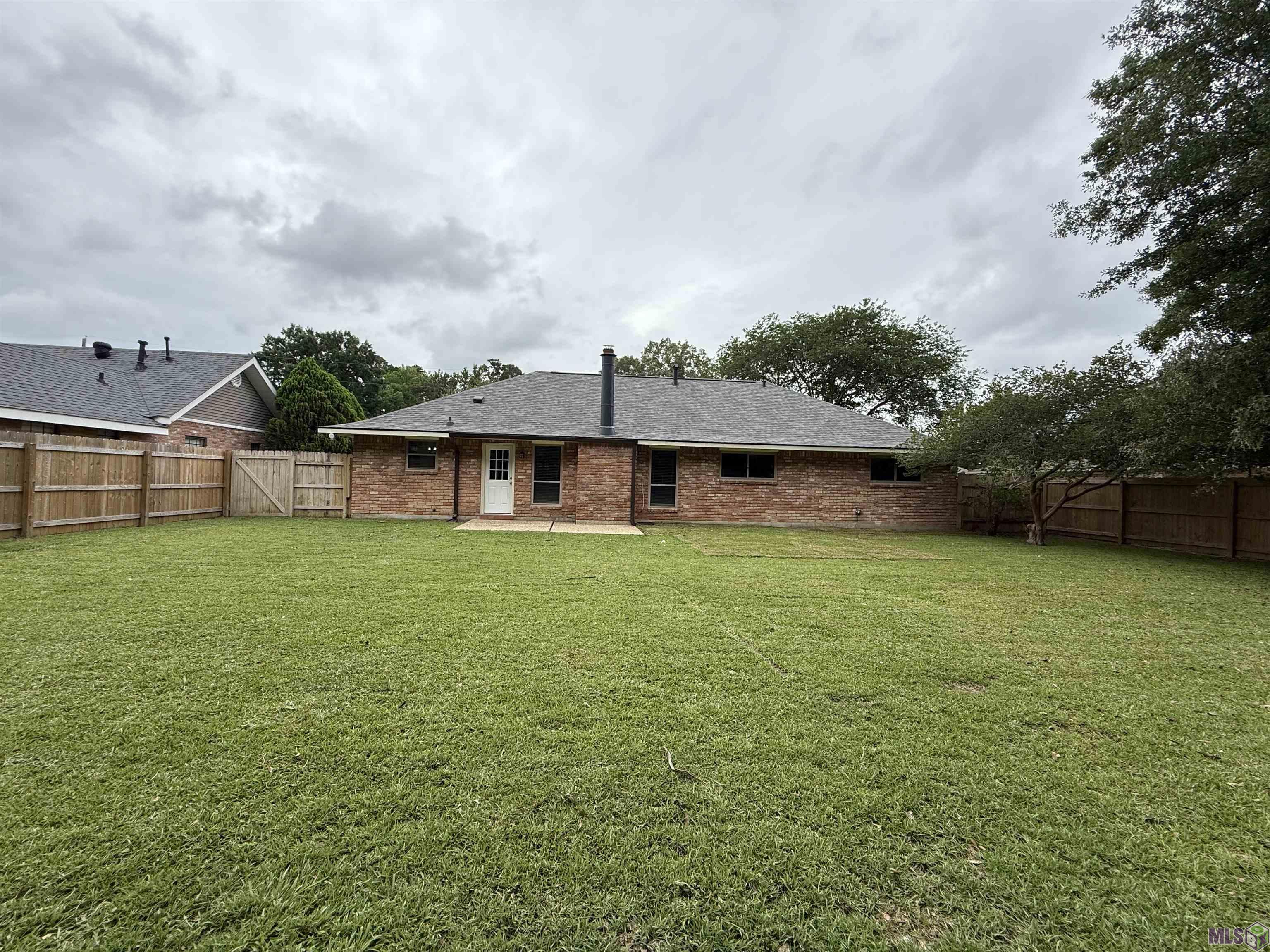 8763 Sharlane Drive Baton Rouge, LA 70809 - Photo 3 of 4