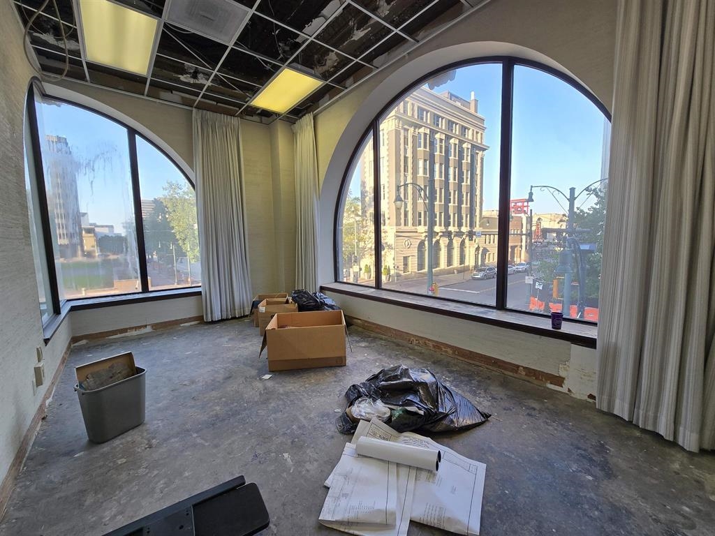 109 North Main Street, Unit C6 Memphis, TN 38103 - Photo 11 of 25 a room with furniture and a window