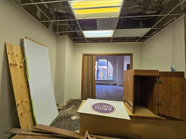 a view of utility room