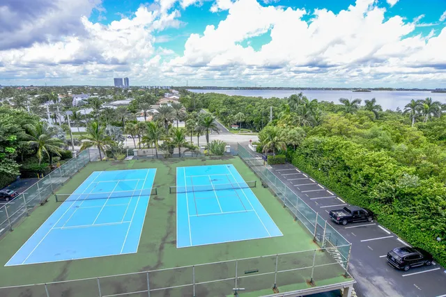 a view of an outdoor space