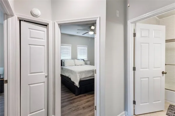 a en suite bathroom with a sink and a mirror