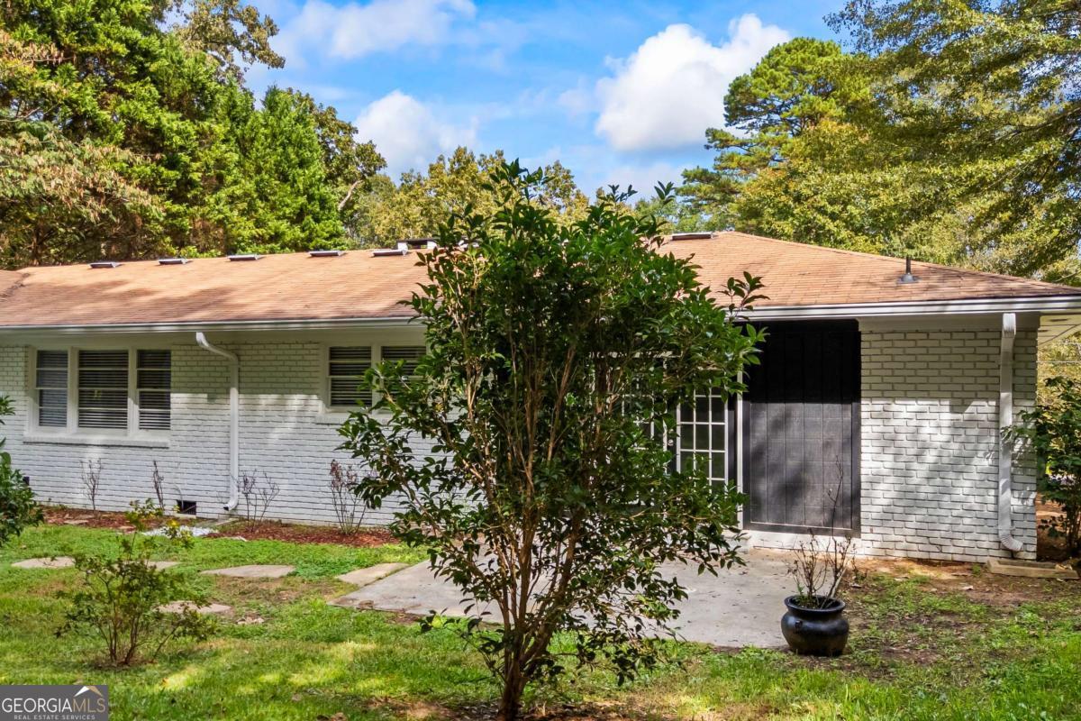 110 Valley Road Toccoa, GA 30577 - Photo 6 of 39 a view of a house with backyard and sitting area